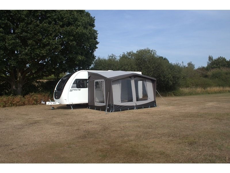 Life 330 Modell 2025 inklusive Andruckstangen, Himmel und Teppich