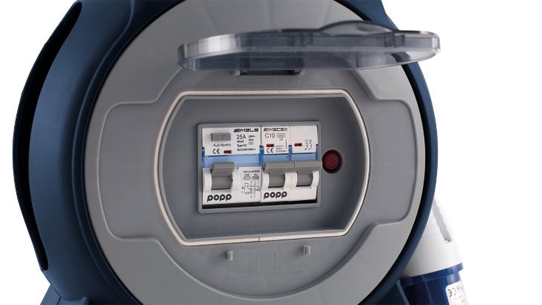 Mensa 3-Wege-Netzkabeltrommel mit USB/Lampe