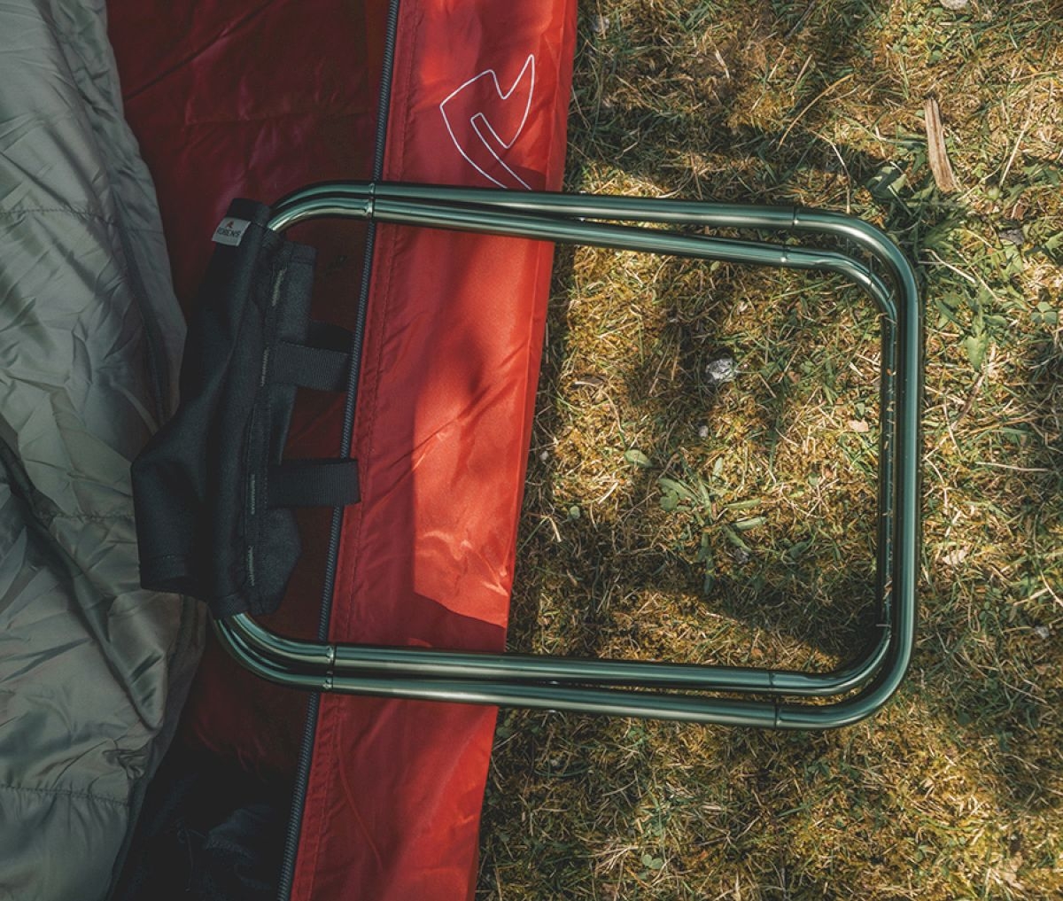 Leichter, zusammenklappbarer Hocker Discover Glowing Green