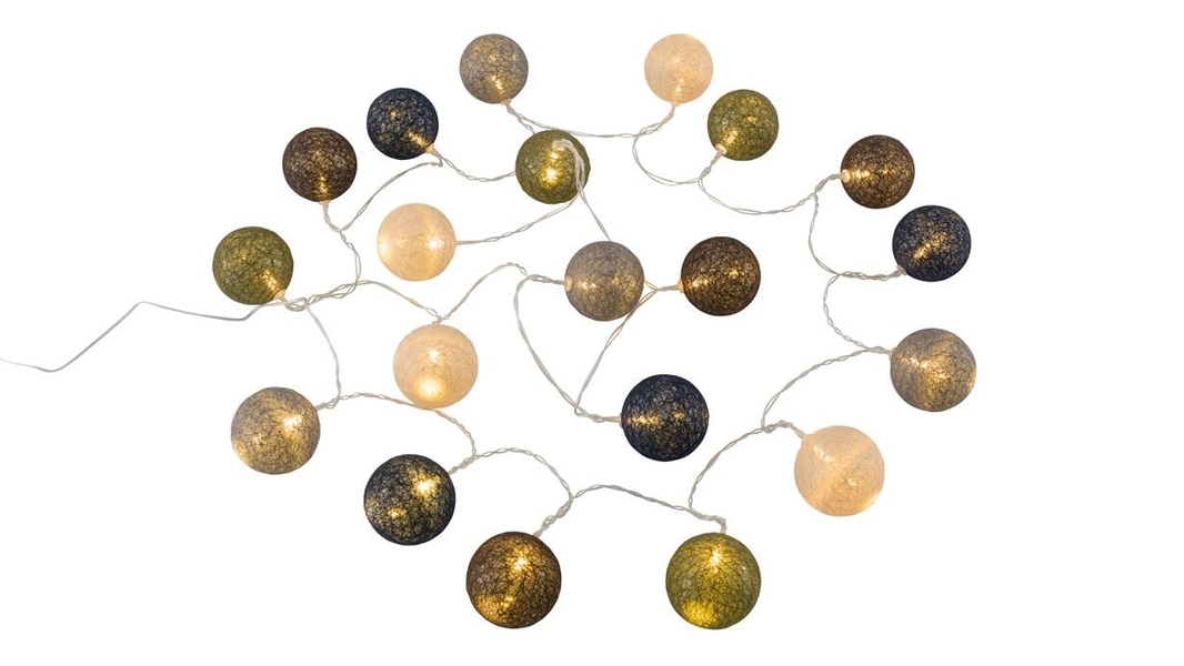 Lichterkette Alpha mit Baumwollkugeln