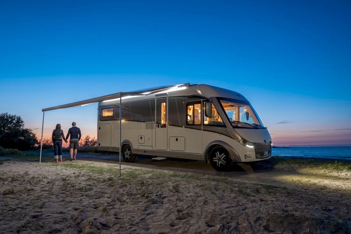 Dachmarkise F80L 500 Polar White Tuchfarbe Royal Grey -II. Wahl-