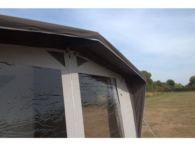Life 330 Modell 2025 inklusive Andruckstangen, Himmel und Teppich