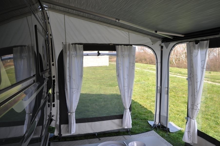 Markisenzelt Korsika 2.0 Thule 6er Serie 450cm H3 270-300cm 1x aufgebaut