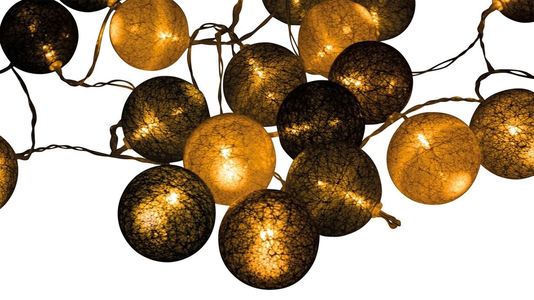 Lichterkette Alpha mit Baumwollkugeln
