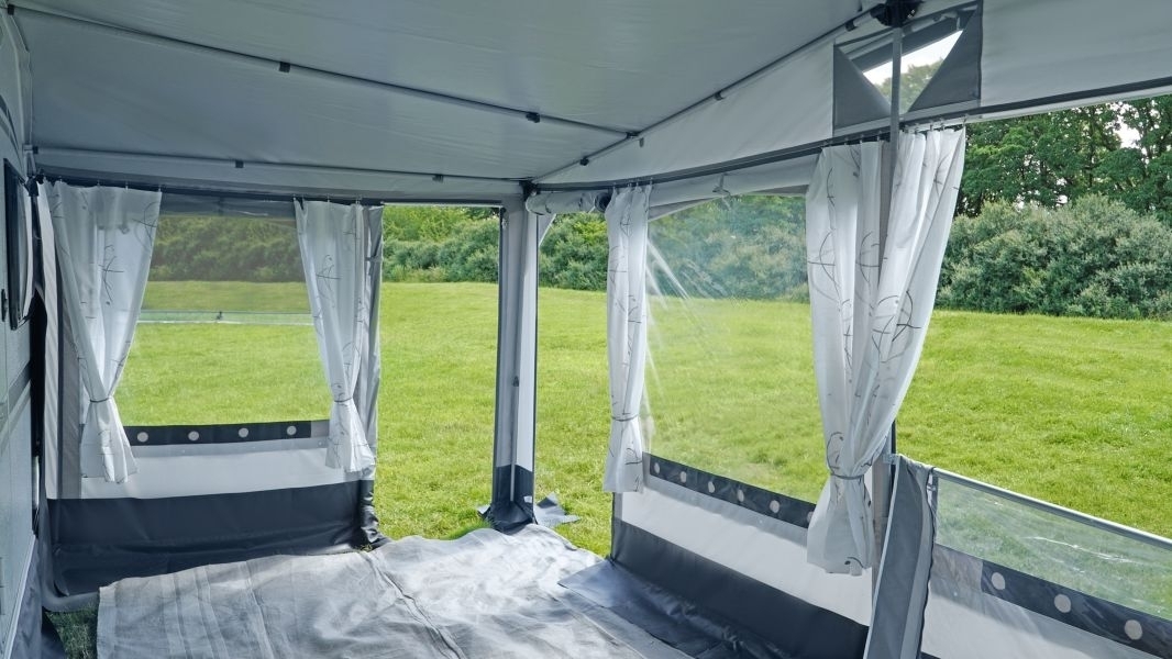 Reisevorzelt Triest Gr. 5 Uml. 841-875 cm , Tiefe 240 cm - Messezelt -
