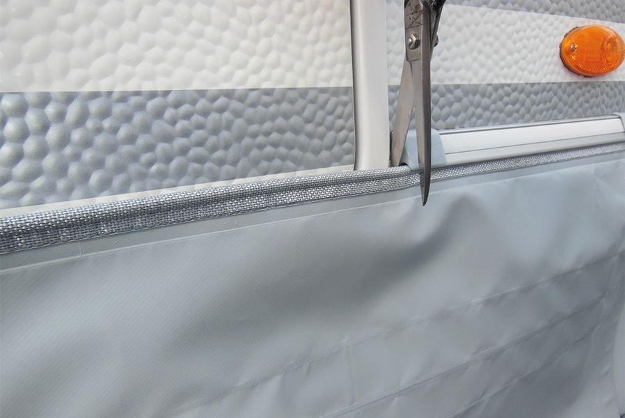 Bodenschürze für Wohnwagen mit abgesenktem Einstieg 400x60cm