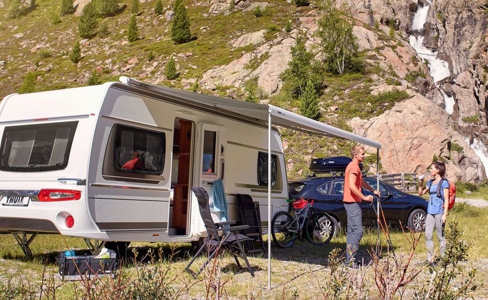 Thule Omnistor-Markise 6300, 5 x 2,5 m, Gehäuse weiß, Saphir-Blau