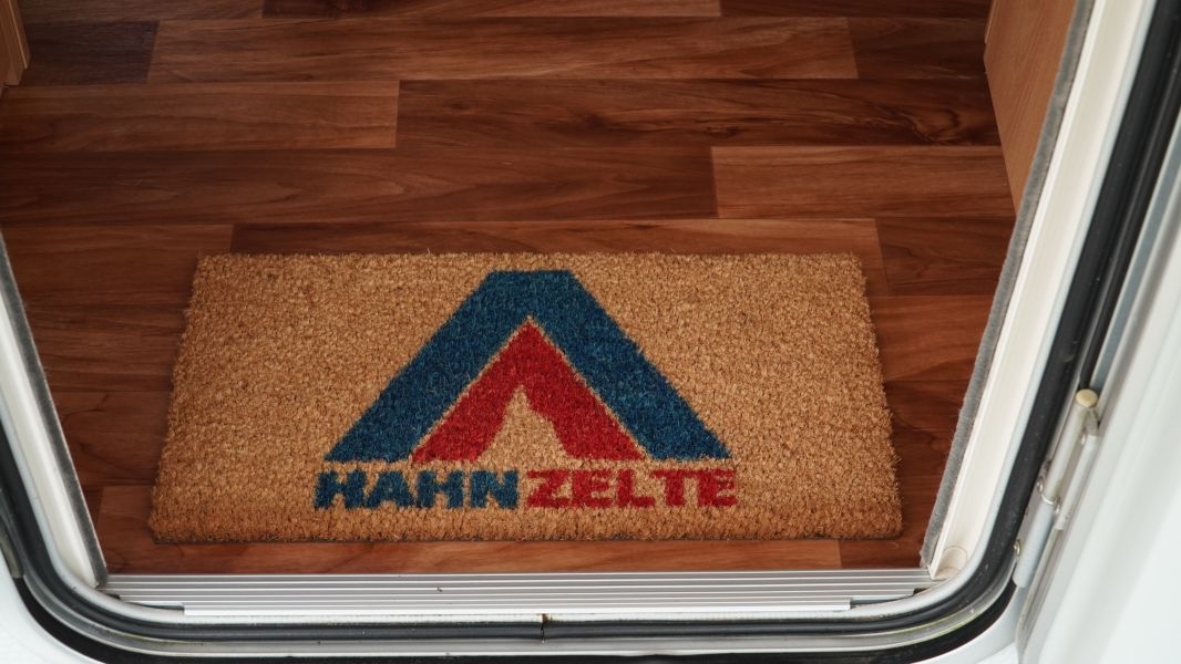 Kokos-Fußmatte mit Hahn Zelte Logo 25x50cm
